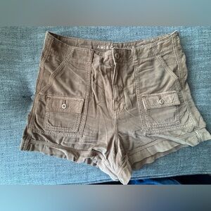 NWOT American Eagle Outfitters Tan Cargo Shorts 10